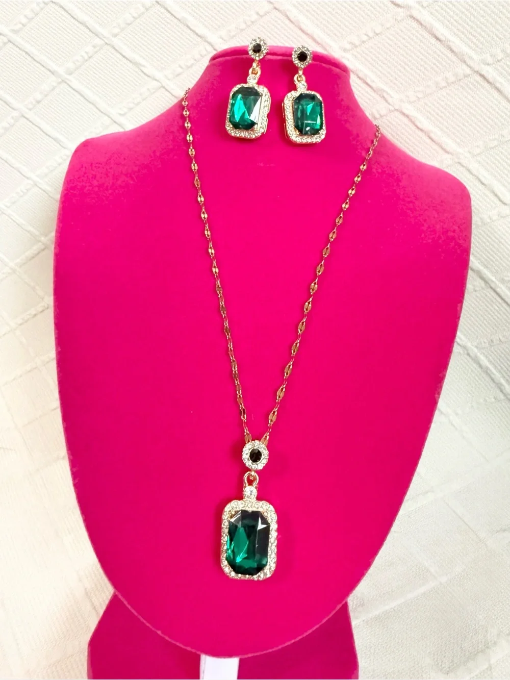 Gold plated stainless steelEmerald Green Pendant Necklace & Earrings Set